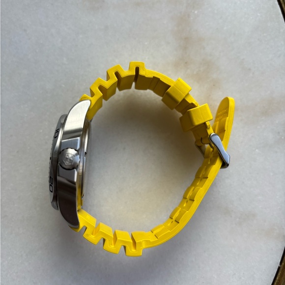 VICTORINOX Swiss Army I.N.O.X Professional Diver Yellow w Rubber Cover - Picture 4 of 6